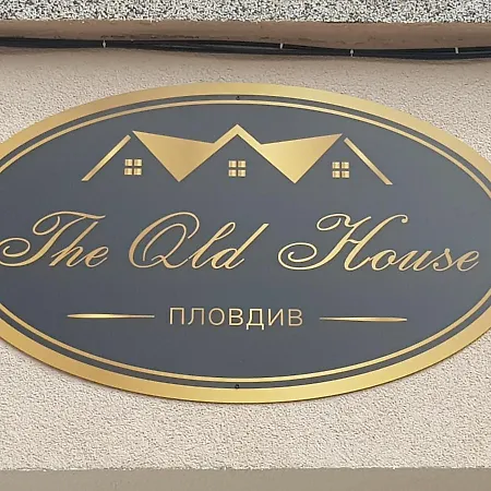 The Old House Guest And アパート